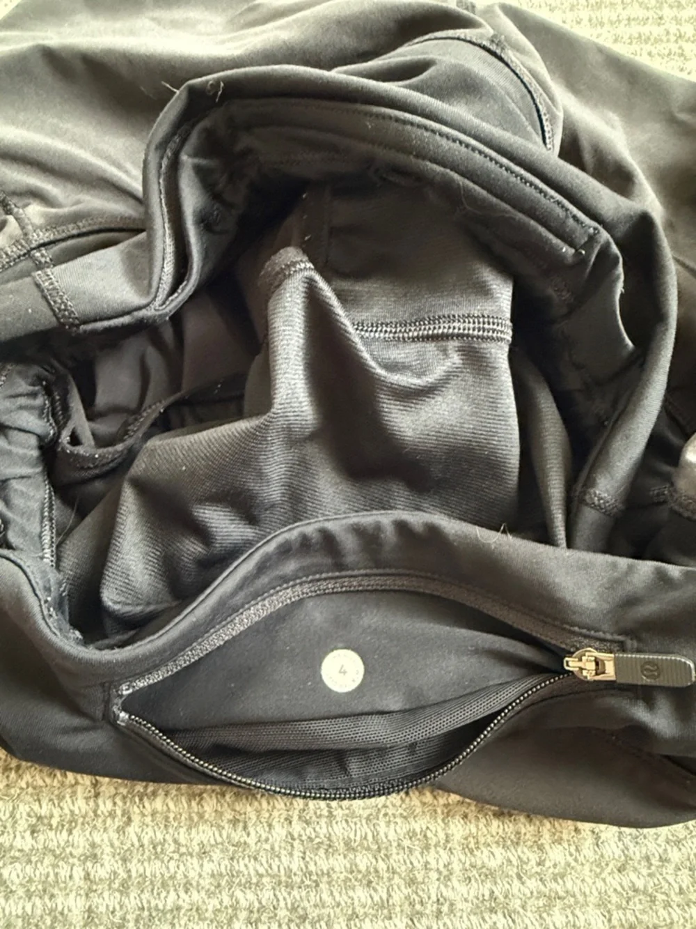 Lululemon 2.5 Inch Low Rise Speed Up Shorts - Picture 3 of 3
